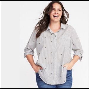 Old Navy Bee patterned button down.